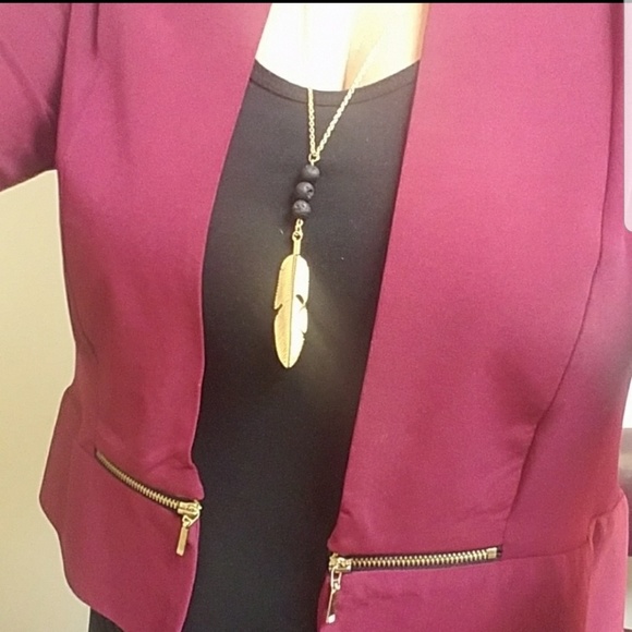 Lava rock feather diffuser necklace, New - Picture 4 of 5